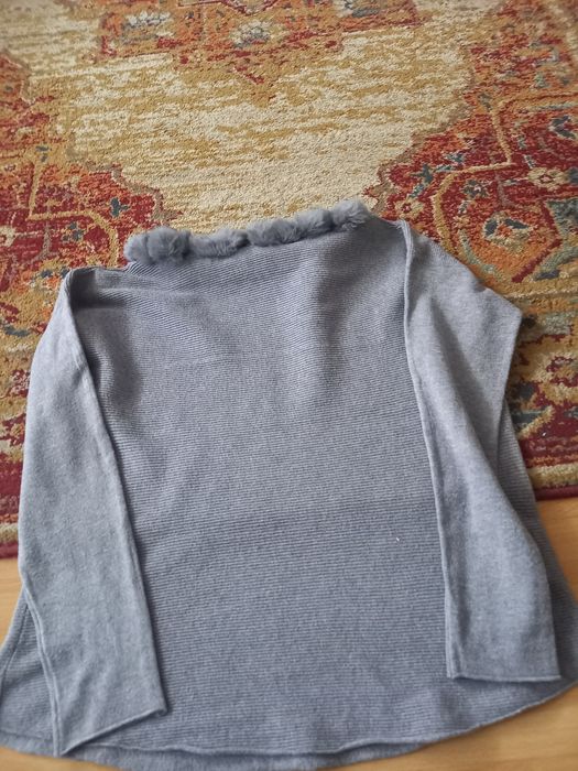 Szary sweterek z futerkiem made in Italy rozmiar M