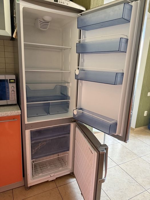 Продаж холодильника Hansa б/у, фасад нержавіюча сталь