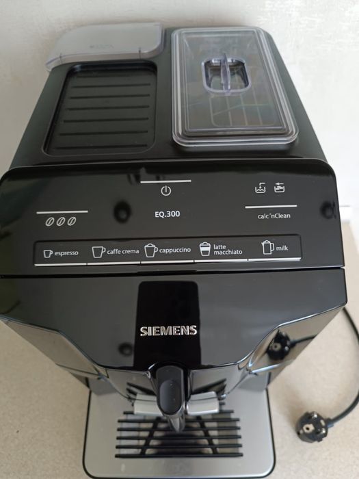 Продам новую  кофемашину Siemens EQ.300