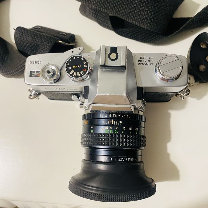 Câmara analógica Minolta SRT 102 em muito bom estado.