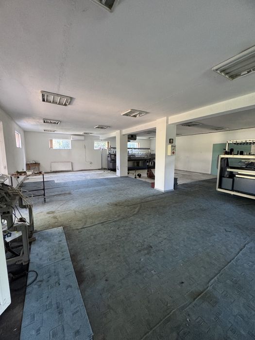 Комерційне приміщення, 585 м.кв, з ділянкою 0.14 га.