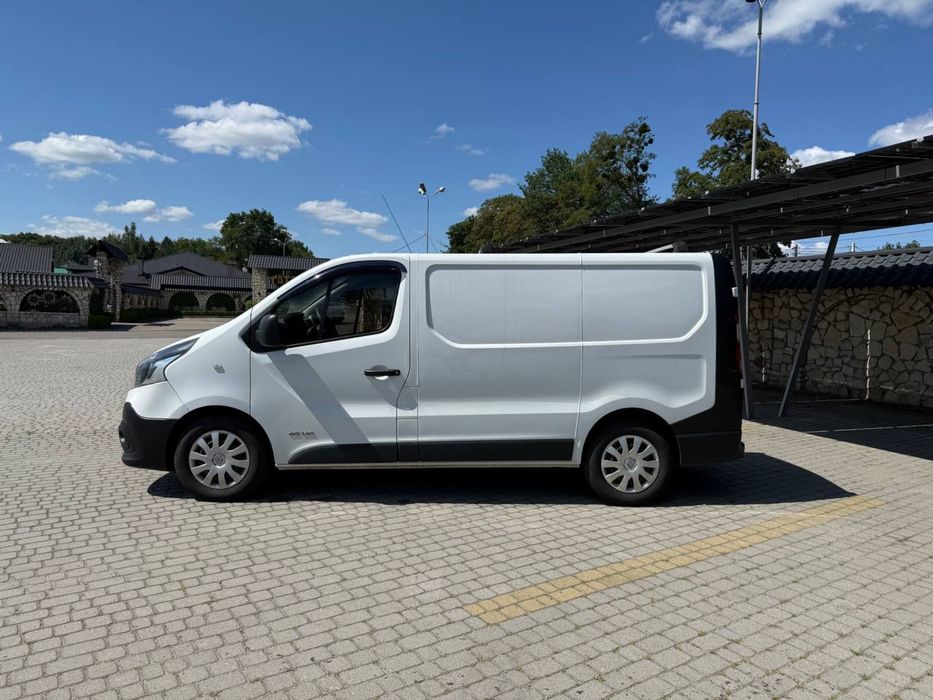 Оренда буса Renault Trafic у Львові. Прокат авто Львів