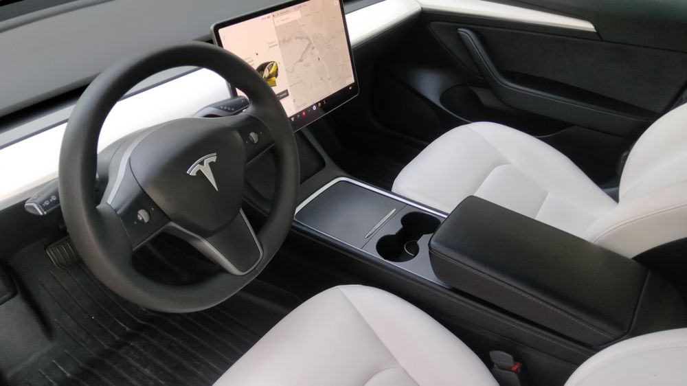 Продам Tesla Model 3 2021