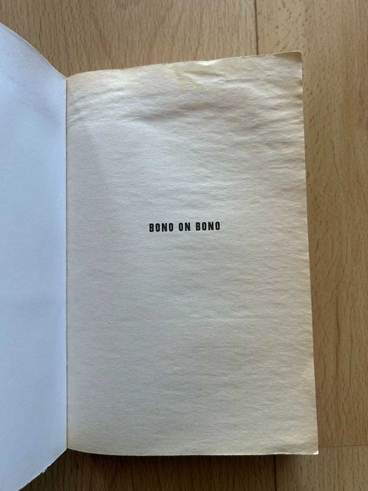 Livro "Bono on Bono - Conversations with Michka Assayas"