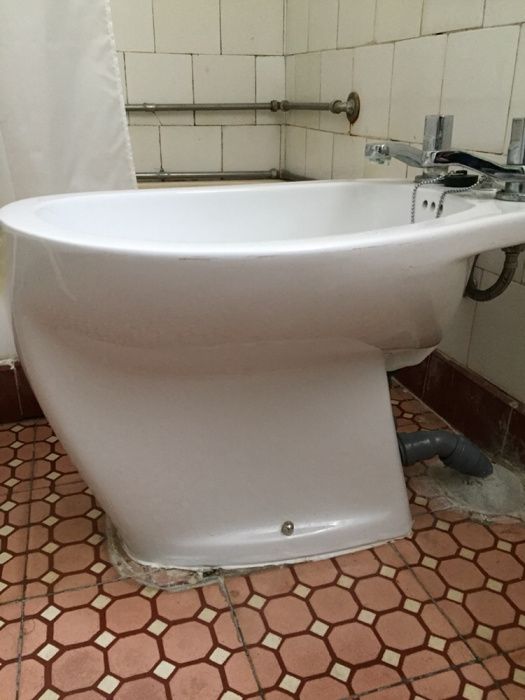 Loiças de casa de banho - sanita, lavatório e bidé ROCA