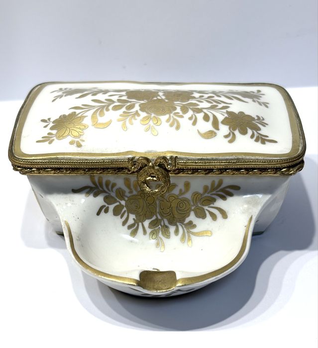 Raro antigo cinzeiro e cigarreira em porcelana francesa  Pillivuyt