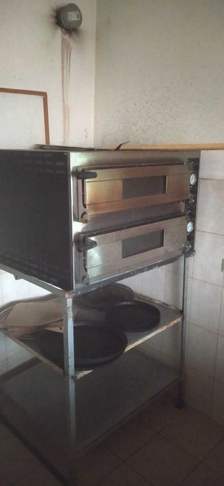 Піч для піцци в хорошому стані