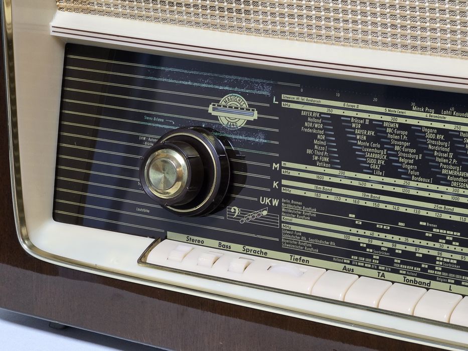 Rádio antigo reparado Nordmende