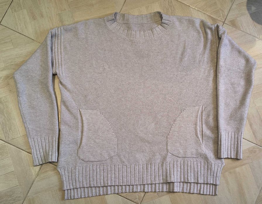 Swetr z kieszeniami  r.m