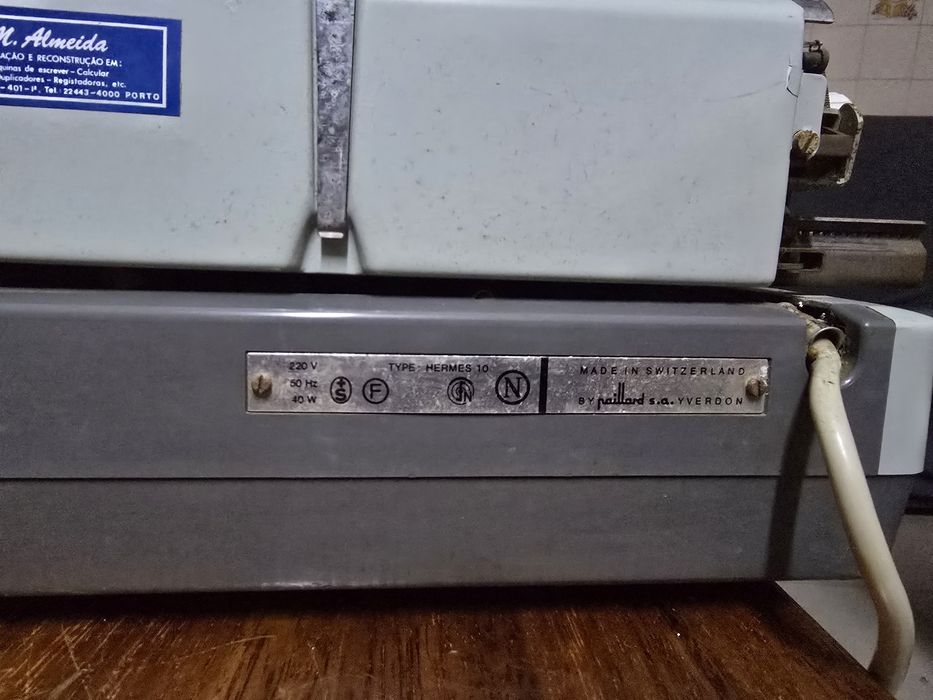 Máquina antiga escrever - HERMES 10