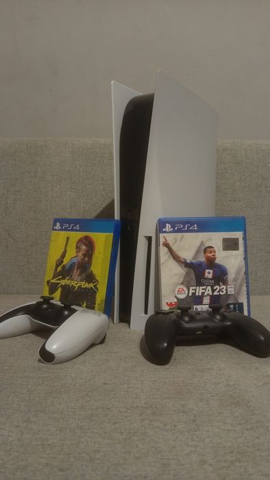 PlayStation 5 z napędem + 2 gry + 2 pady