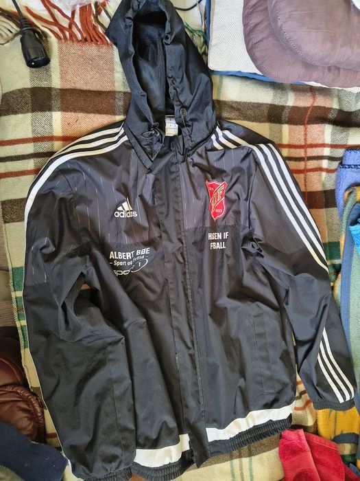 Kurtkę Adidasa cienką