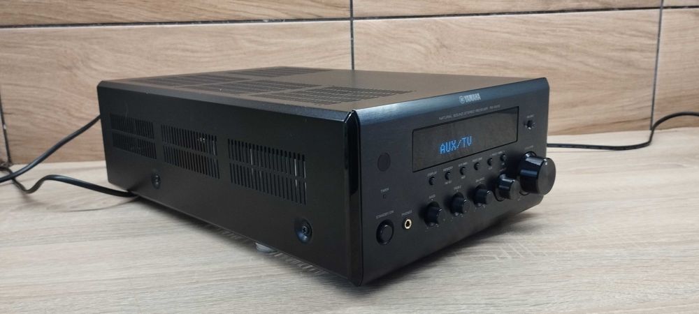 Yamaha RX-E410 (Amplituner-Wieża)