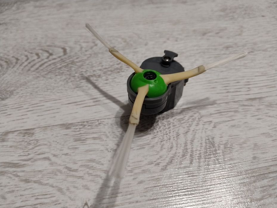 Moduł szczotki bocznej ze szczotką Irobot Roomba 980