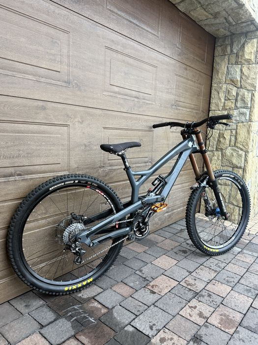 Yt tues 2018r. carbon