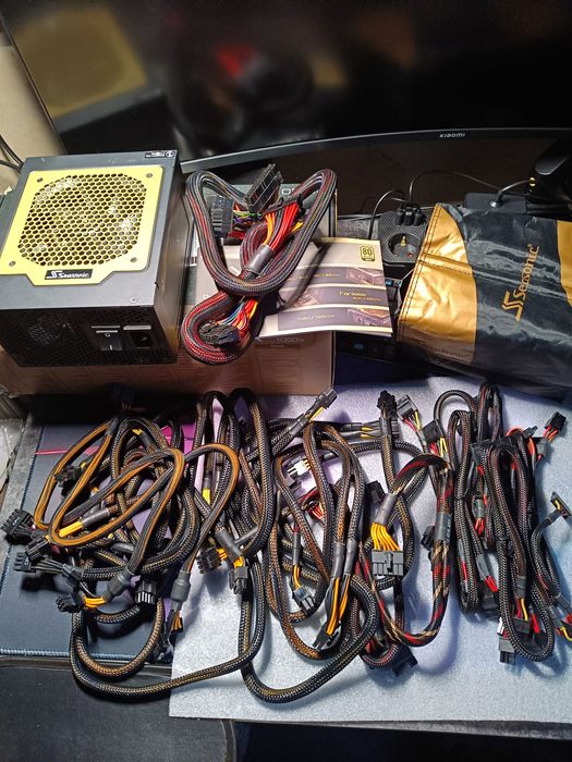 Продам гарний блок живлення фірми Seasonic  X series 1050W.