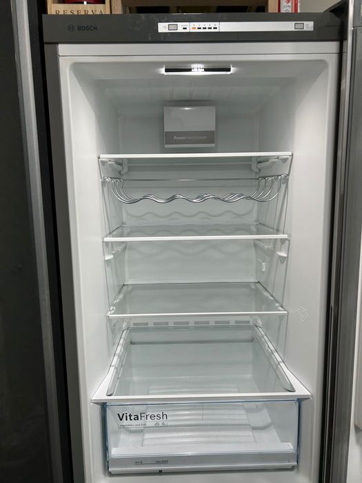 Frigorífico combinado Bosch com avaria mas com compressor novo