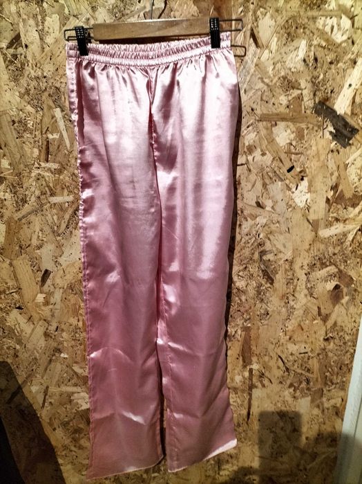 pijama de cetim em rosa bebe