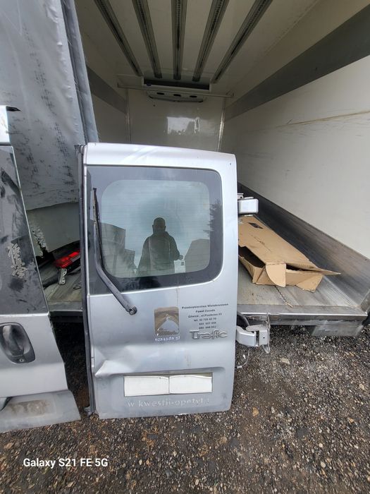 Szyby drzwi tylnych tylne renault trafic opel vivaro 01-14r