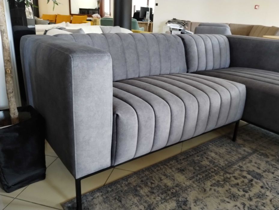 Szary narożnik 226x183cm z pionowymi przeszyciami (wymiana ekspozycji)