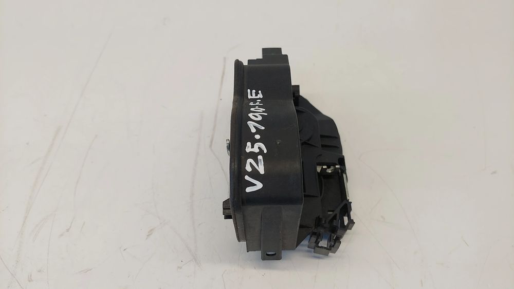 Fechadura / fecho porta frente esquerdo BMW 1 (F21)