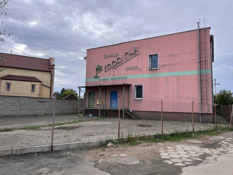 Duży budynek użytkowy, 450 m2 - Wołów