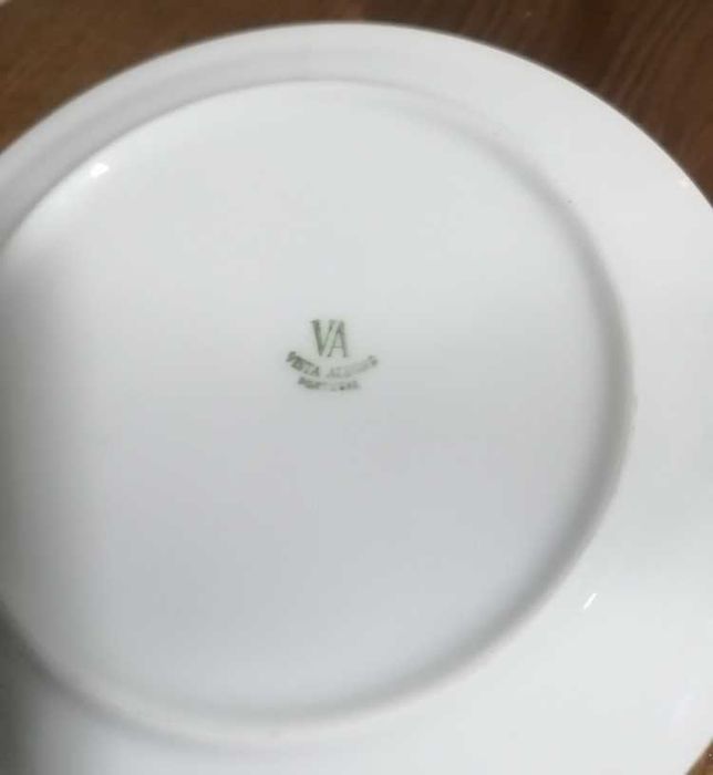 Pratos de doce em porcelana Vista Alegre, folhas