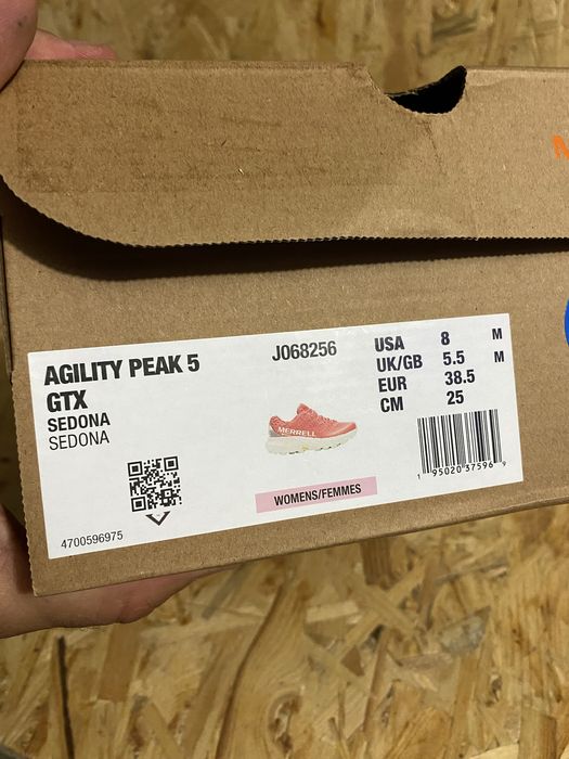 Женские кроссовки ддя бега и трекинга Merrell на Gore-Tex