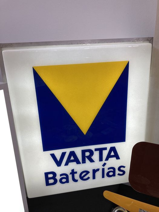 Reclame luminoso 2 faces publicidade “Varta Baterias” a funcionar