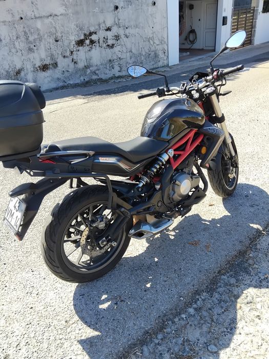 Benelli Bn302 Vermelha e Preta