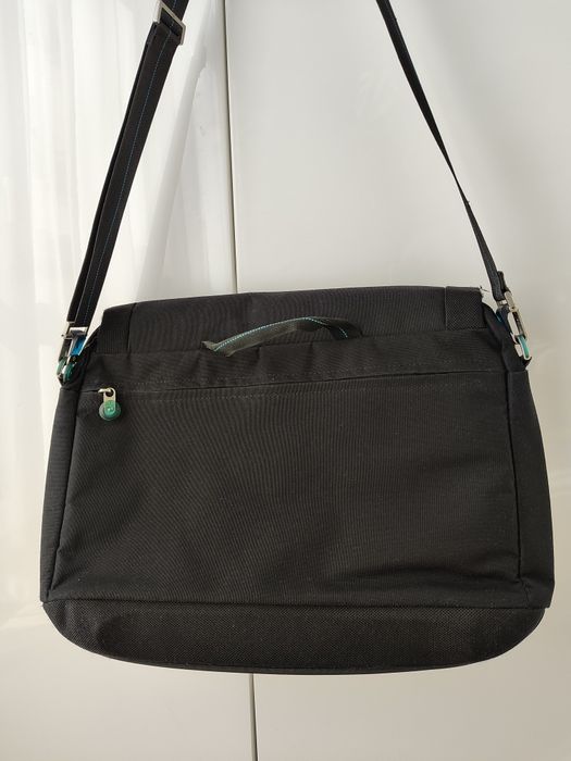 Czarna torba na laptopa 15,6 Samsonite pojemna teczka na ramię