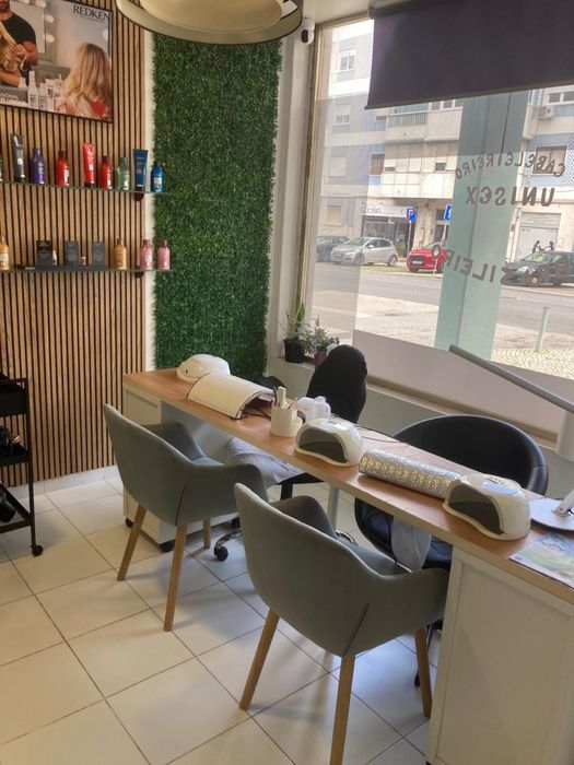 Arrendo mesa de manicure em Odivelas