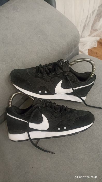 Кросівки Nike Venture Runner