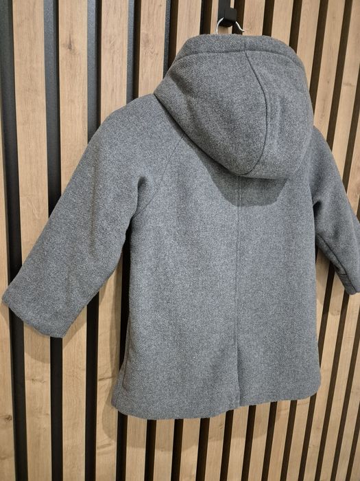 Ciepły,  zimowy płaszcz Zara rozmiar 110. Baranek. Szary. Stan bardzo