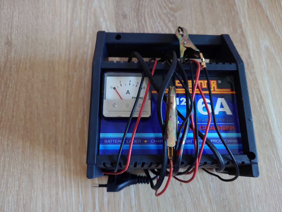 Prostownik Samochodowy do akumulatora 12V 6A