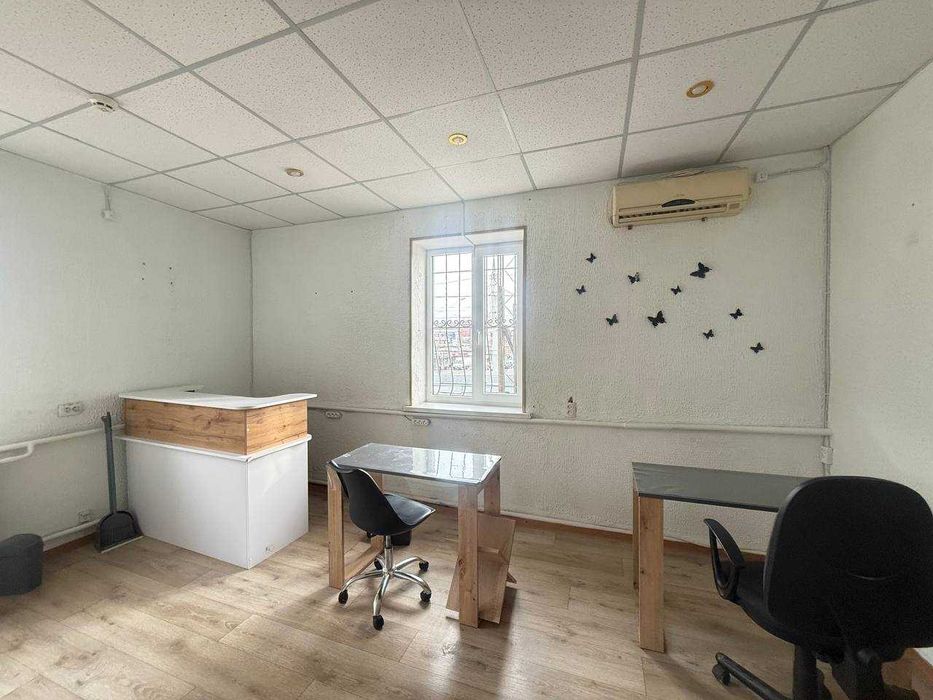 Здається приміщення кабінетного типу з ремонтом 44 кв.м. Добре місце.