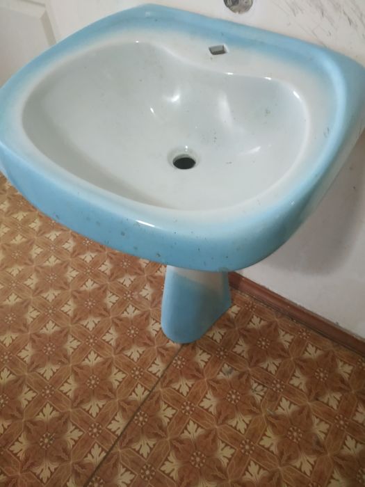 Раковина с ножкой