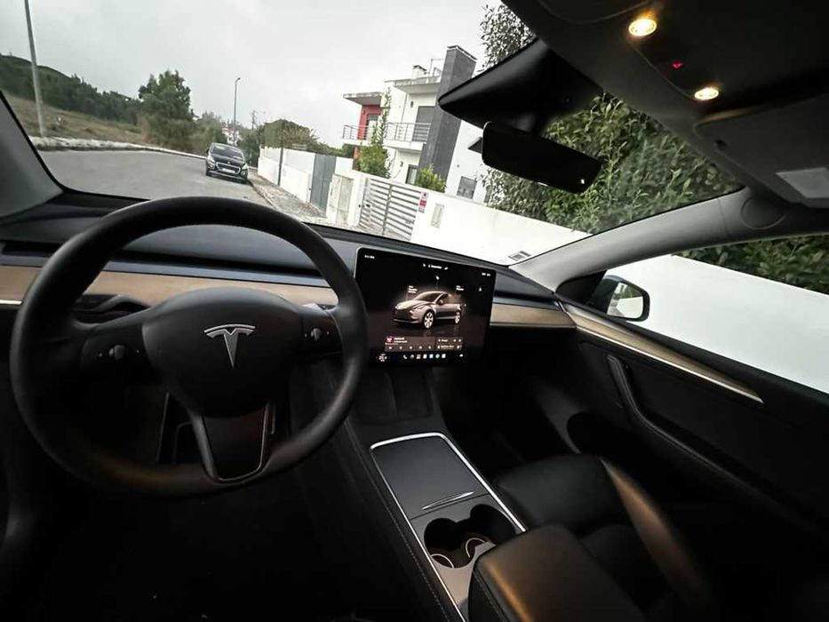 Tesla Mod Y 2023
