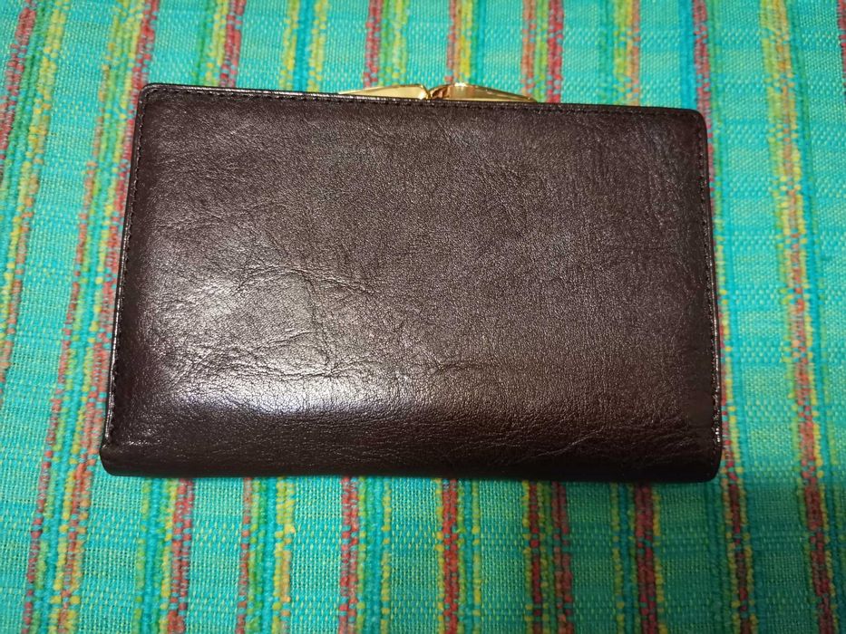 Carteira em pele castanha - nova