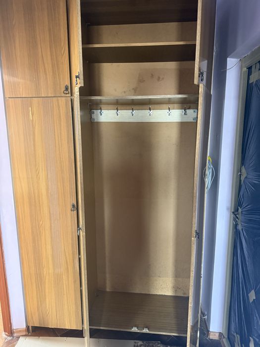 Шафа у вітальню на три дверки