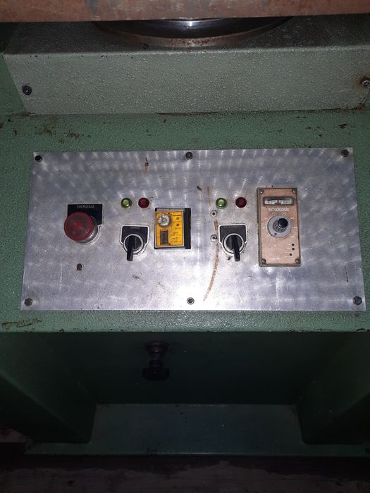 Máquina de gravação a quente e refundida
