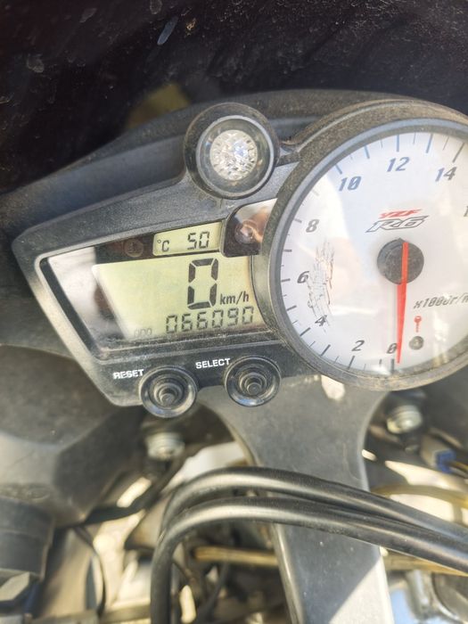 Yamaha R6 2004 .
