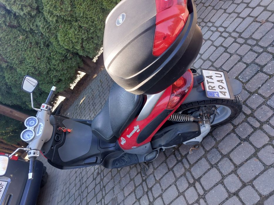Sprzedam skuter piaggio 125cm
