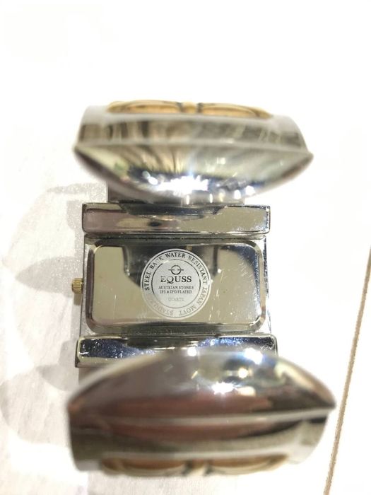 Продам женские часы