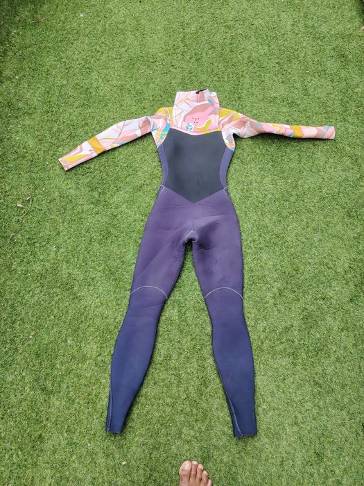 Fato Surf Roxy pouco uso