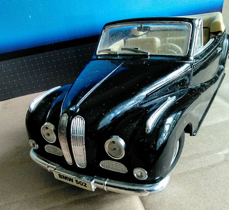 Колекційна моделька авто . BMW 502 (1955)  1/18