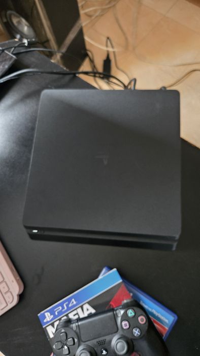 Продам ps4 (бан PSN) можно играть с дисков