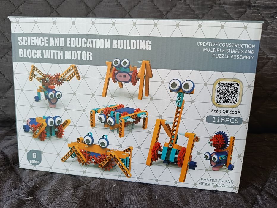 KLOCKI konstrukcyjne z silnikiem, ruszają się