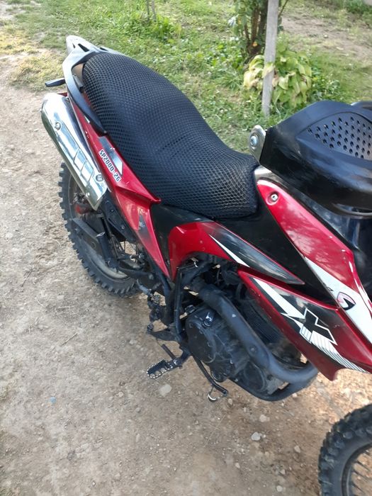 Продам моторку Spark 200cc