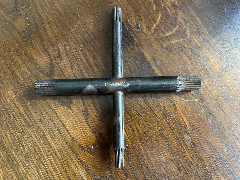 Stary klucz krzyżak sygnowany Ulisch 26 190